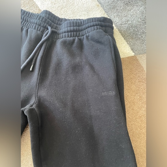 ARITZIA cozy fleece jogger sweatpants- boyfriend fit in black - Picture 2 of 3